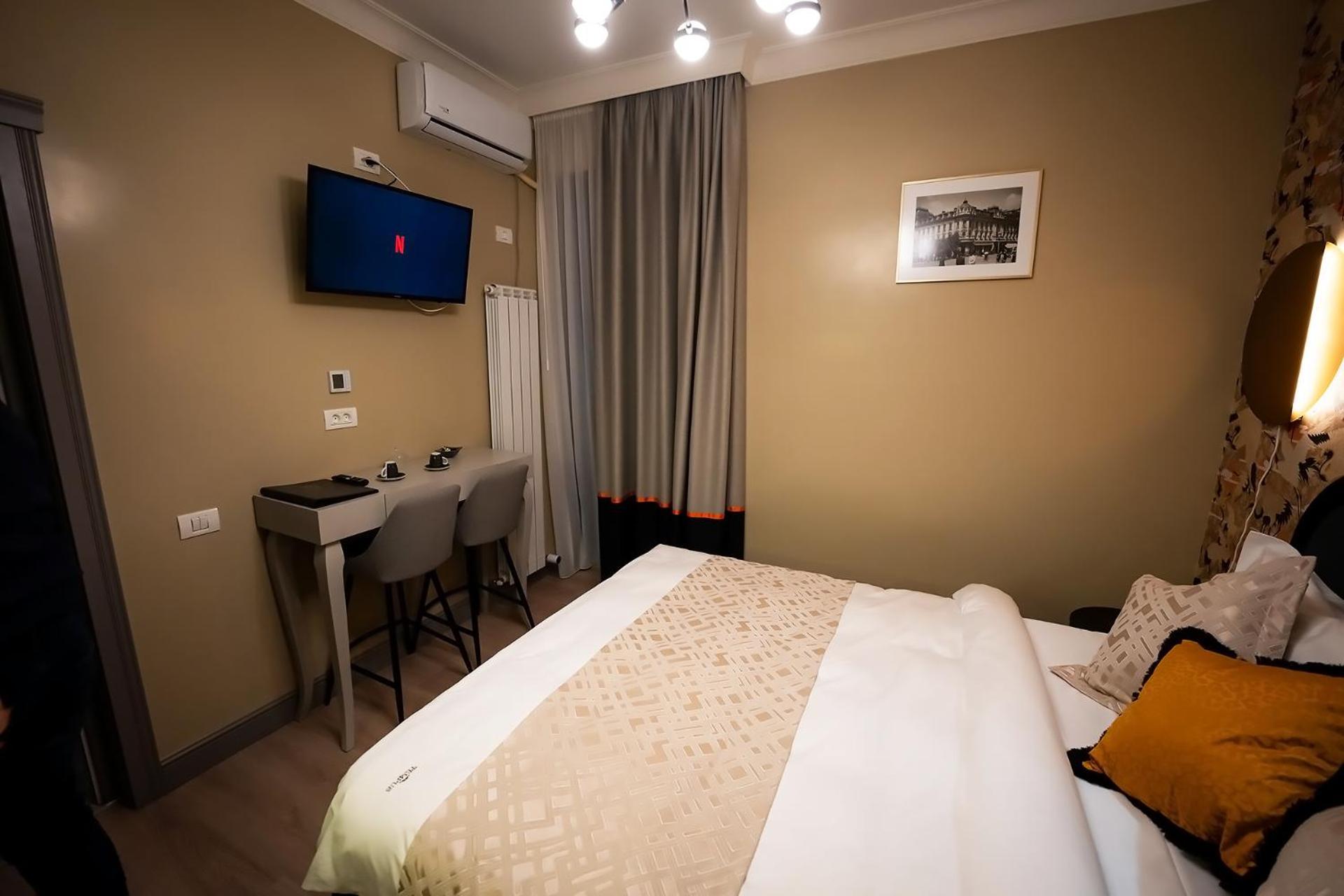 Tempus Hotel Bucharest Exterior photo